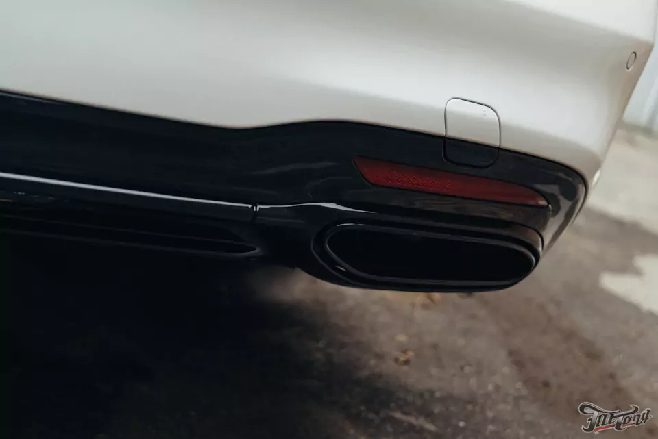 Выполнили полный антихром для Mercedes W222, произвели комплекс детейлинг-услуг и фирменный Шиномонтаж на вибростенде на стендах Hunter